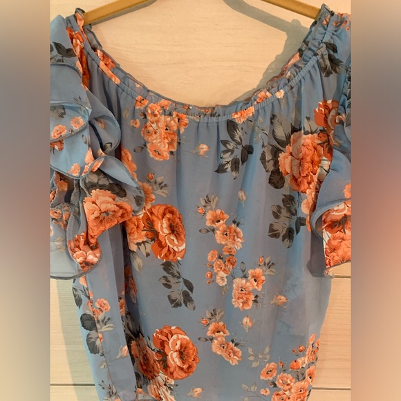 Off the shoulder floral top - Picture 2 of 4